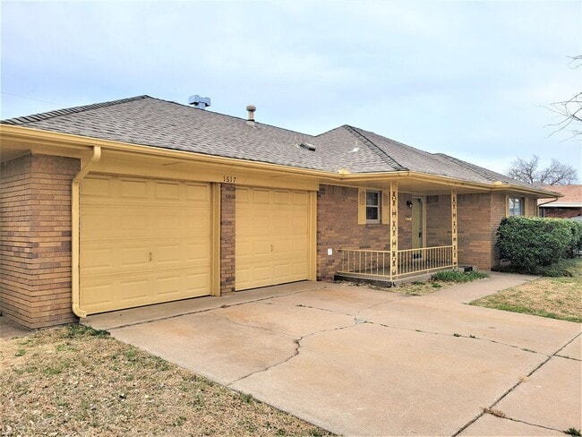 Building Photo - Welcome to the charming 3 bed/2 bath home ...