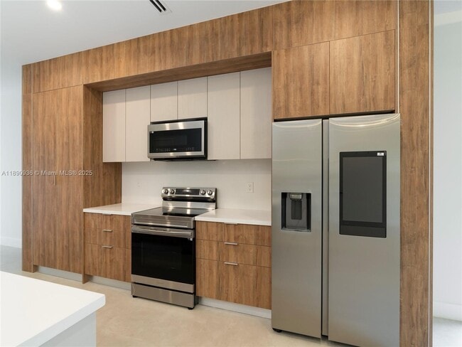 Building Photo - 841-843 SW 29th St