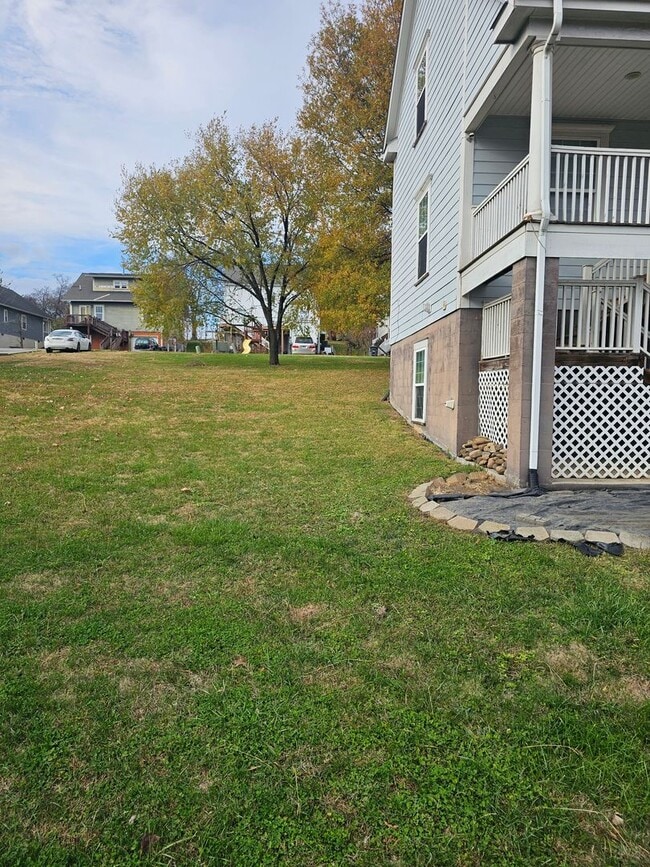 Building Photo - 1737 Moses Ave