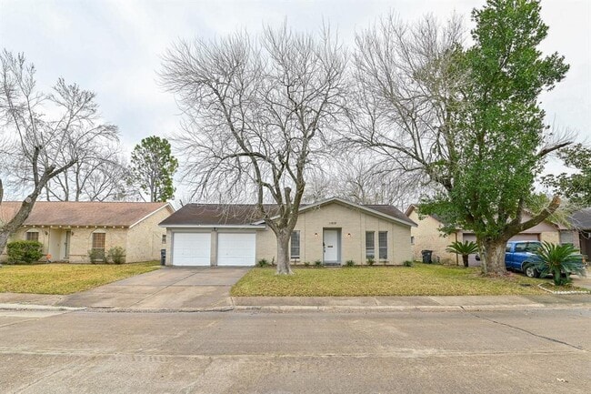 Building Photo - 11819 S Perry Ave