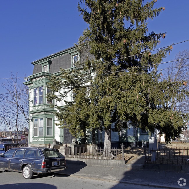 Building Photo - 8 Somerset St