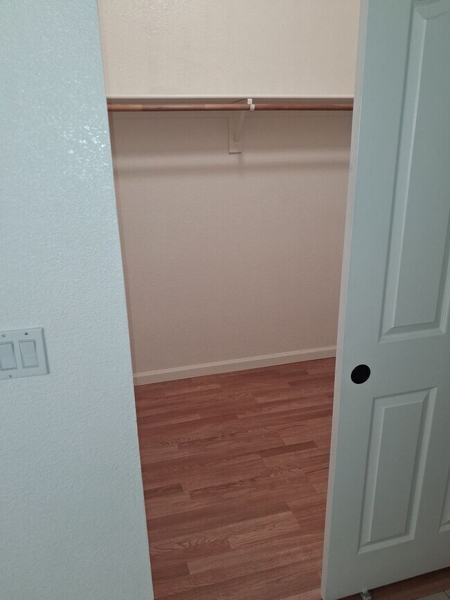 Building Photo - 3 Bedroom 2 Bath in a Gated Community - Available now