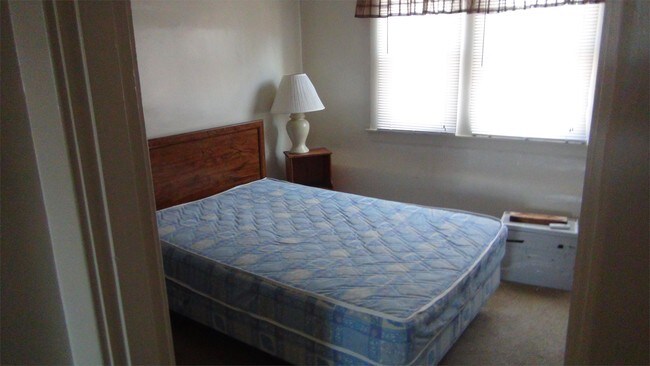 Building Photo - 3639 Glenmore Ave