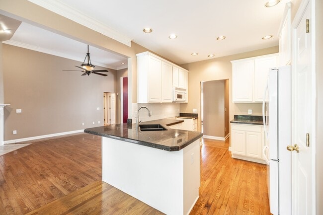 Building Photo - 150 Stonebrook Ln