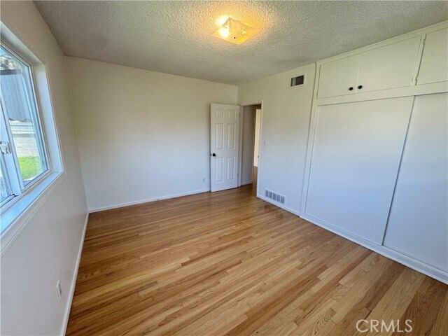 Building Photo - 933 W Autumn Dr