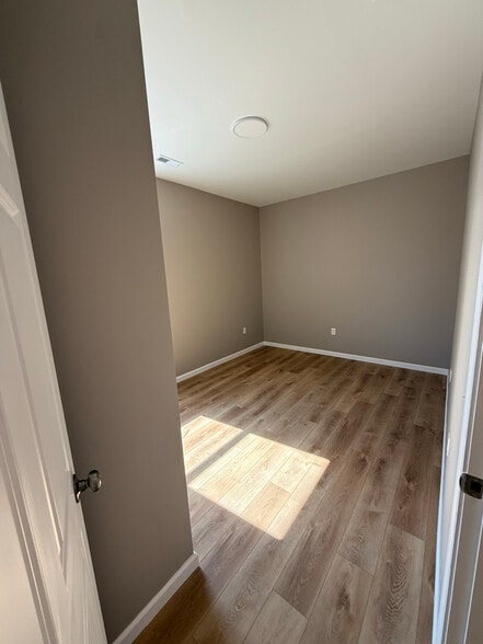 Building Photo - 213 N East St