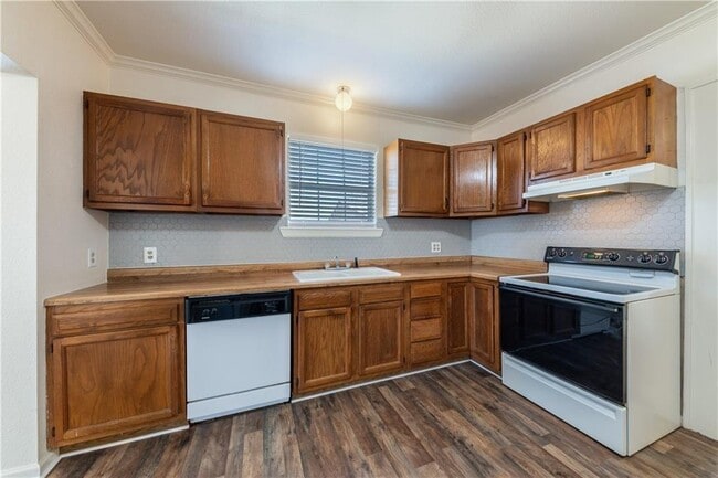 Building Photo - 13817 Abrahamson Ct