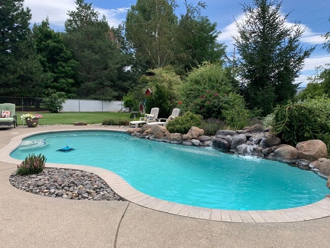 Building Photo - 4 Bedroom, 2 Bath in Pine Grove