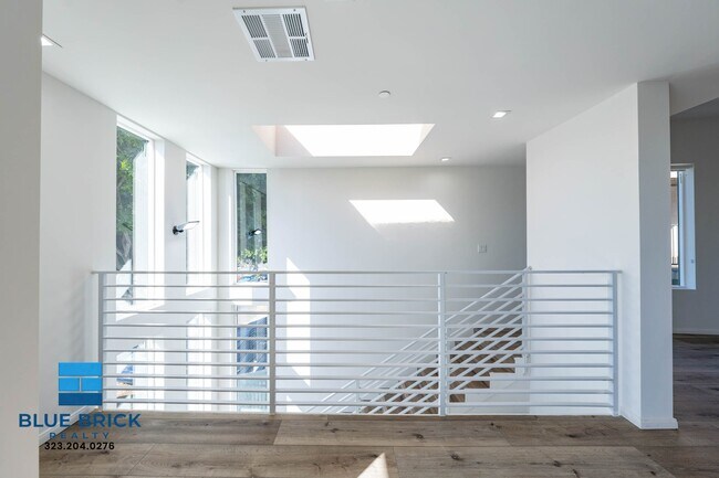 Building Photo - 5239-5241 Huntington Dr -