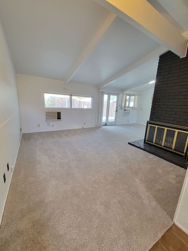 Building Photo - 3 Bedroom 2 Bath Home For Lease In Concord!