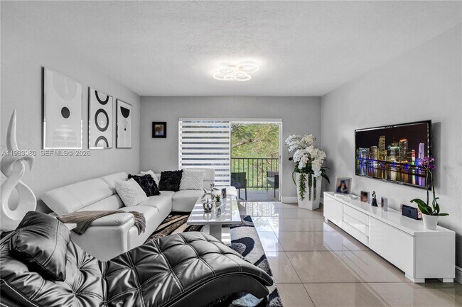 Building Photo - 13715 Kendale Lakes Cir