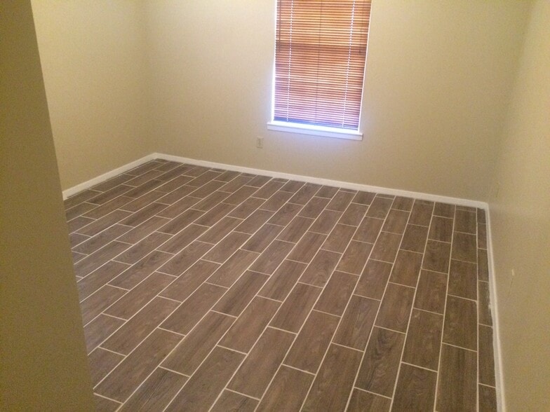 Building Photo - 1604 15th Pl