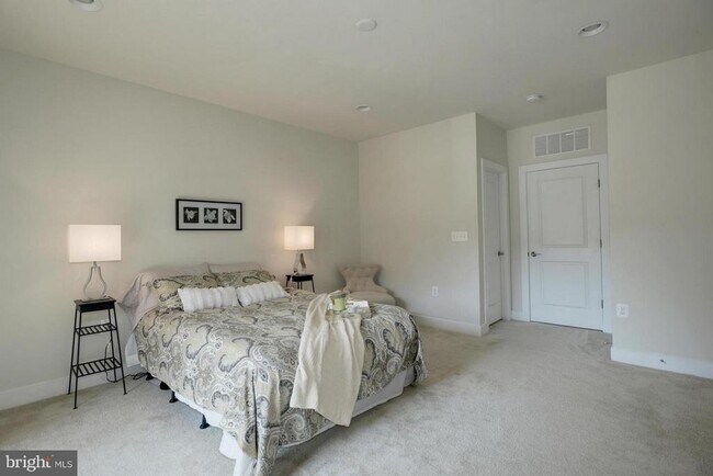 Building Photo - 2009 Richmond Hwy