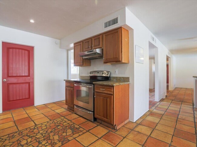 Building Photo - ? Stunning Mountain-View Home with Private Pool & All Utilities Included!!