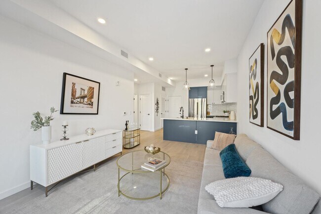 Building Photo - 425 3rd St