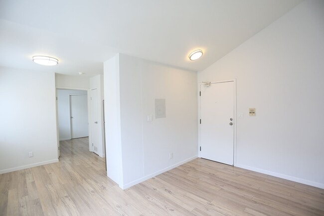 Building Photo - 301 Jayne Ave