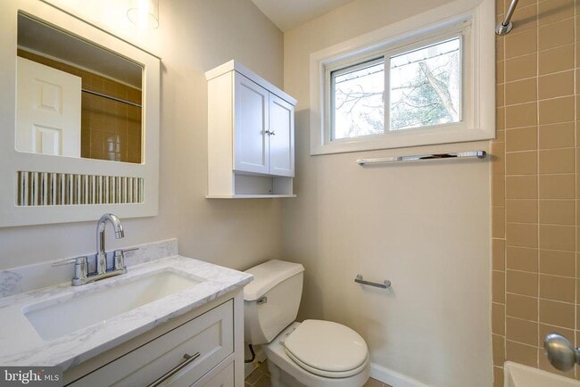 Building Photo - 10022 Brunett Ave