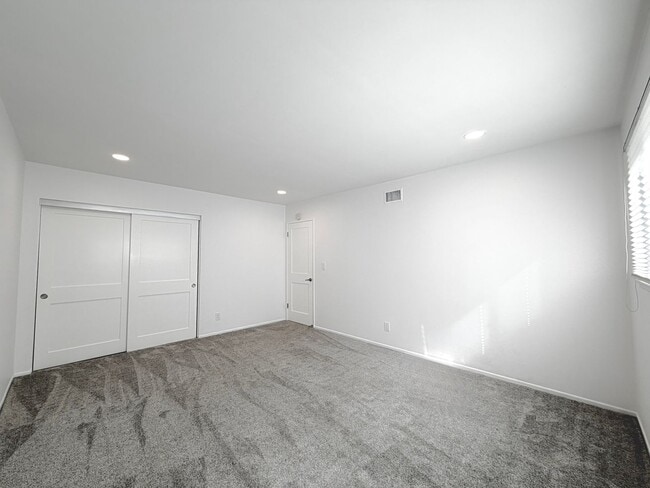 Building Photo - Beautifully Updated 4-Bedroom, 2-Bathroom Home in a Prime Location