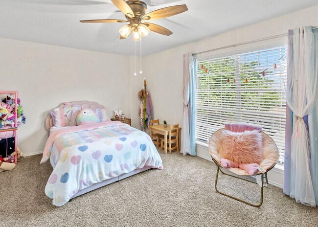Building Photo - Charming 3-Bedroom Home in a Convenient Lo...