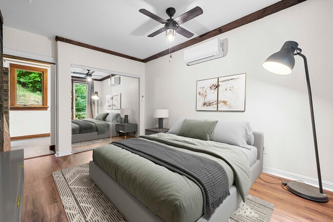 Building Photo - 975 Logan Creek Rd