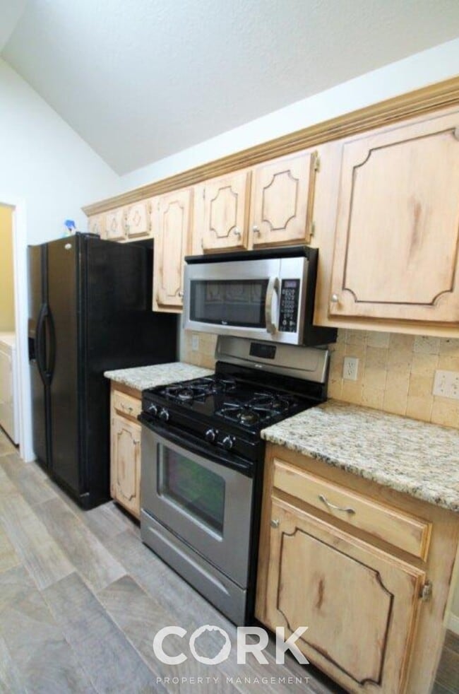 Building Photo - 927 Castle Rd