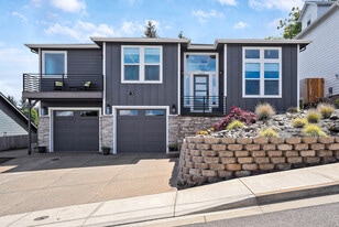 Building Photo - 1132 Thunderbird Ave S