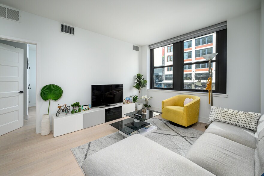 Building Photo - 10 PROVOST St