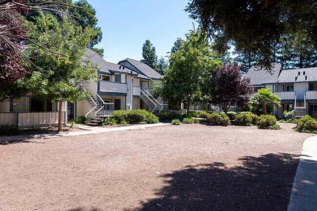 Building Photo - 208 Sequim Common