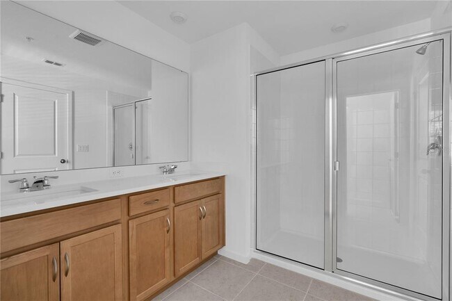 Building Photo - 9836 Walkway Dr