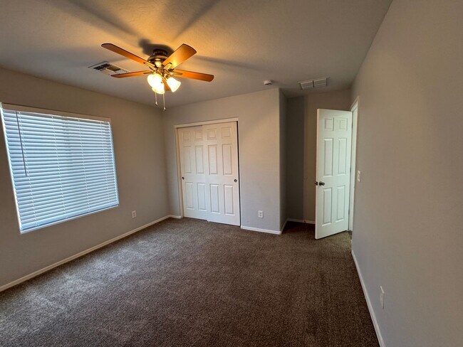 Building Photo - Updated 4 bedroom home in Casa Del Rey Com...