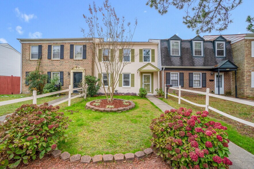 Building Photo - 5213 Clover Hill Dr