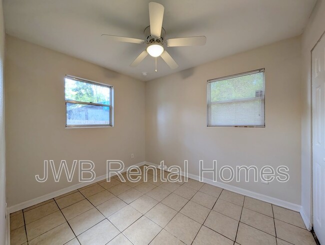 Building Photo - 7930 Limoges Dr S
