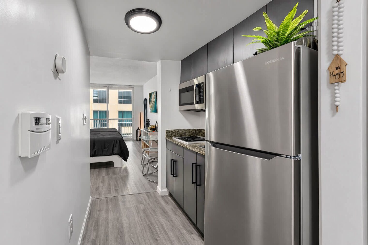 Building Photo - 1 SE 12th St