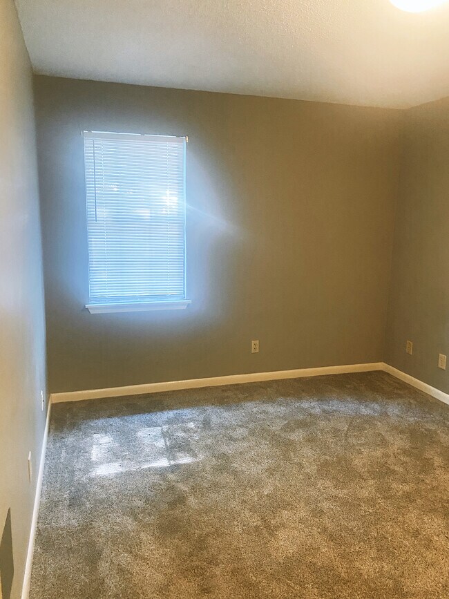 Building Photo - 1809 Windover Pl SW