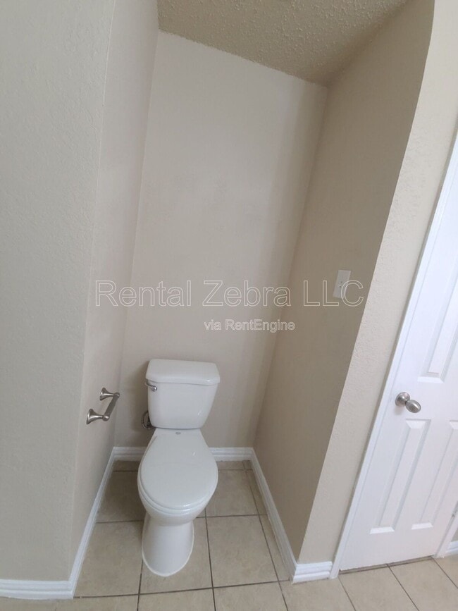 Building Photo - 7605 Misty Ridge Dr N