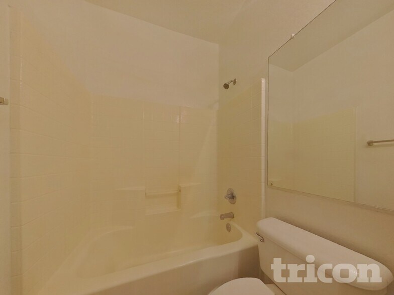 Building Photo - 11638 W Jackson St