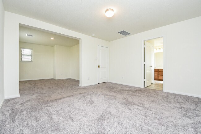 Building Photo - 15102 Darbydale Dr