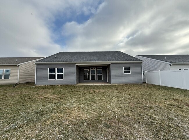 Building Photo - South Side...Newer 3 Bedroom 2 Bath House