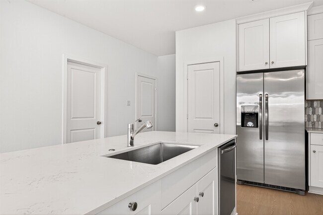 Building Photo - 31838 Blossom Ln