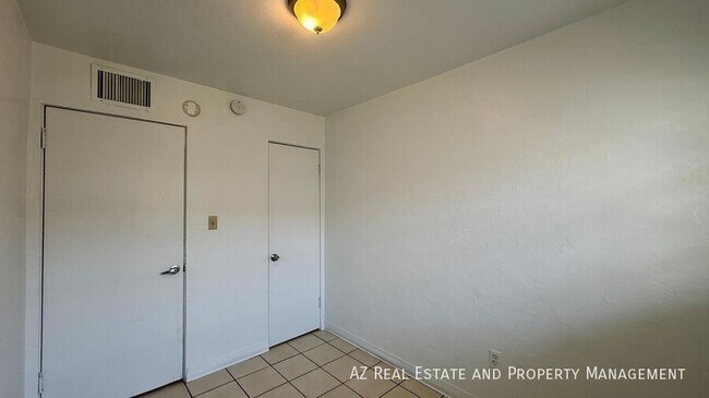 Building Photo - 7532 N 21st Ave