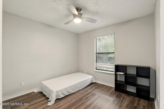 Building Photo - 6343 Alfredo Ct