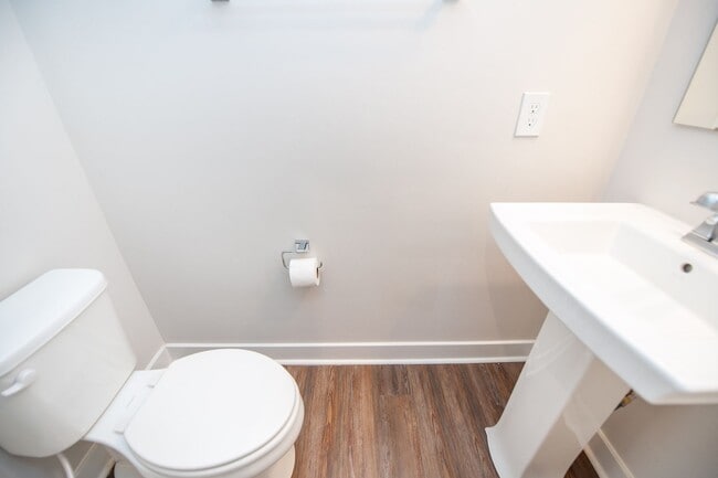 Building Photo - 3BR/2.5BA Modern Townhome on Spartanburg’s...