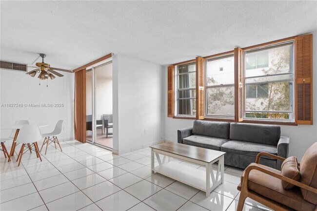 Building Photo - 9440 W Bay Harbor Dr