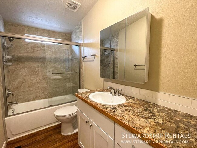 Building Photo - 1313 Bramblewood Ln
