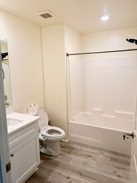 Building Photo - 7072 Vernazza Pl