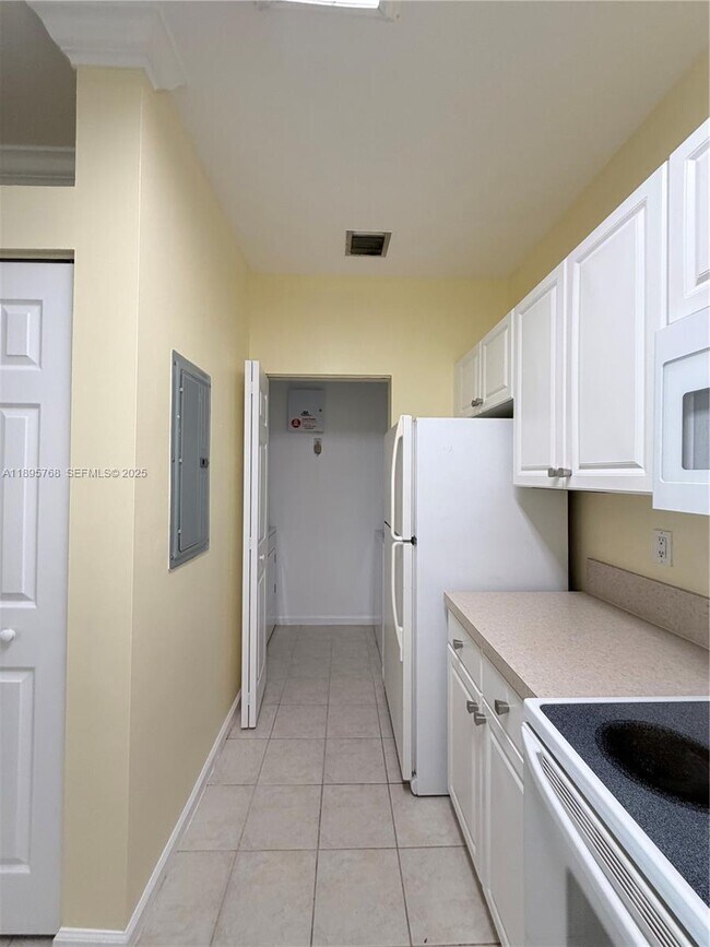 Building Photo - 4602 SW 160th Ave