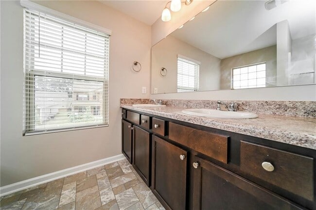Building Photo - 613 Yazzie Pl