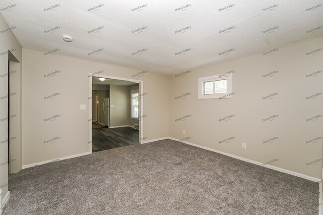 Building Photo - 5919 Maplewood Rd