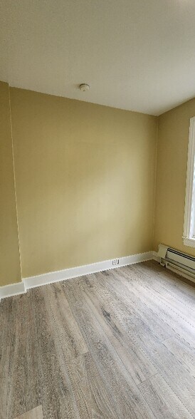 Building Photo - 1030A Elm St