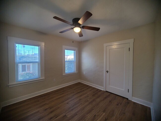 Building Photo - Action Properties R.E.S. Inc offering Central Roseville 2 Bed, 1bath  Carport Parking, Large yard...